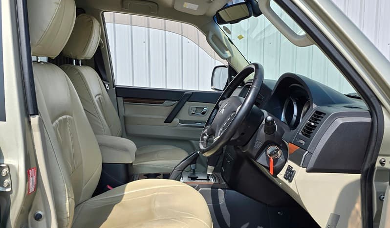 2012 Mitsubishi Pajero Exceed image-32