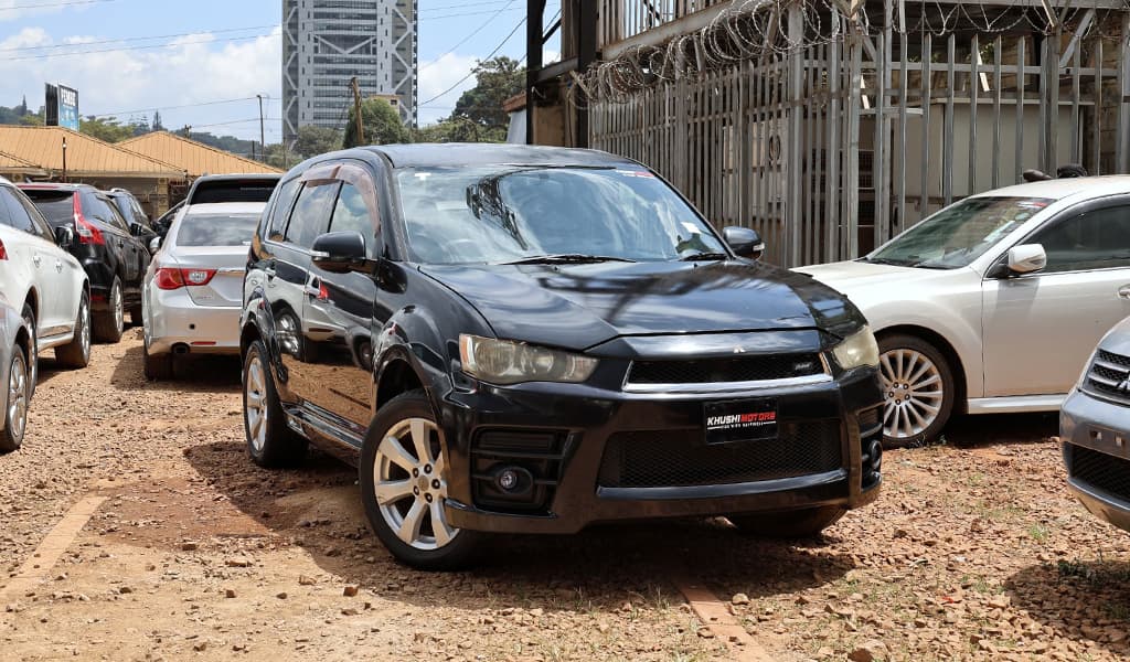2010 Mitsubishi Outlander image-1