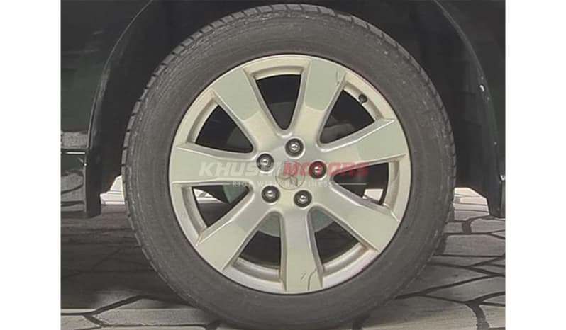2010 Mitsubishi Outlander image-2