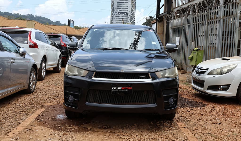 2010 Mitsubishi Outlander image-8