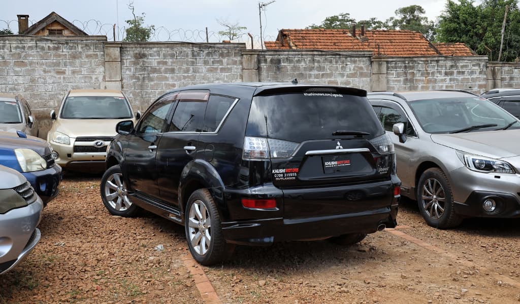 2010 Mitsubishi Outlander image-10
