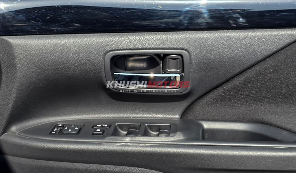 2012 Mitsubishi Outlander image-9