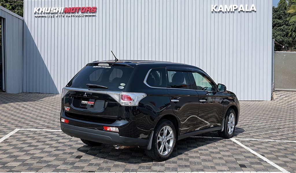 2012 Mitsubishi Outlander image-11