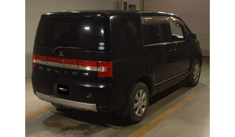 2012 Mitsubishi Delica image-12