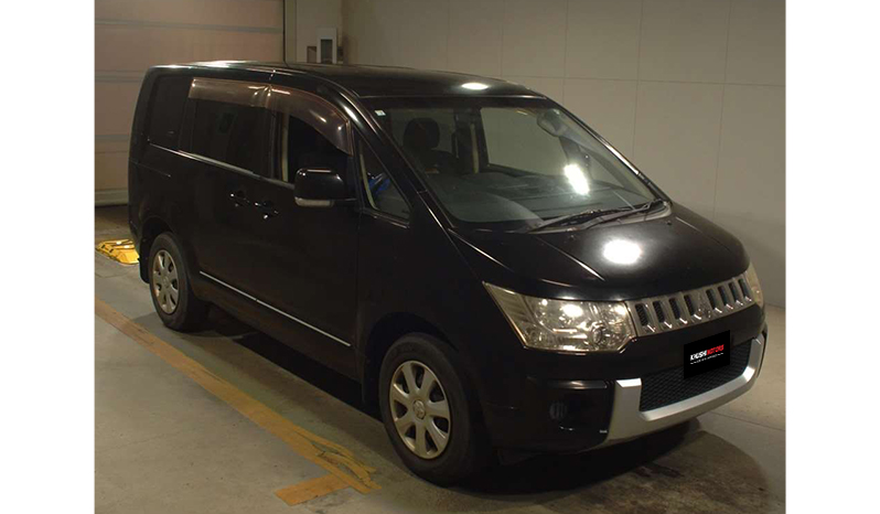 2012 Mitsubishi Delica image-16