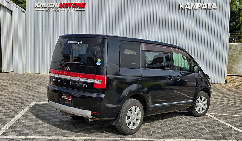 2012 Mitsubishi Delica image-22