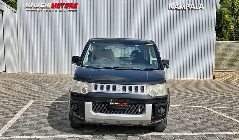 2012 Mitsubishi Delica image-26