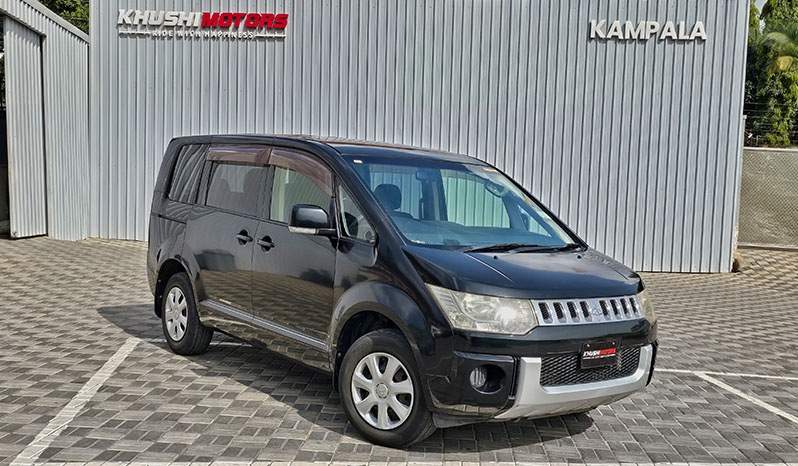 2012 Mitsubishi Delica image-27