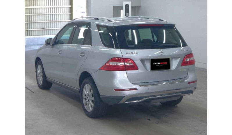 2013 Mercedes-Benz ML-Class 4MATIC ML350 image-4