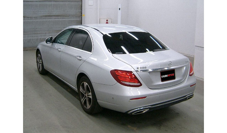 2017 Mercedes-Benz E-Class E200 image-4