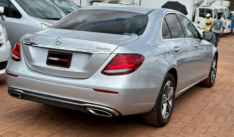 2017 Mercedes-Benz E-Class E200 image-6
