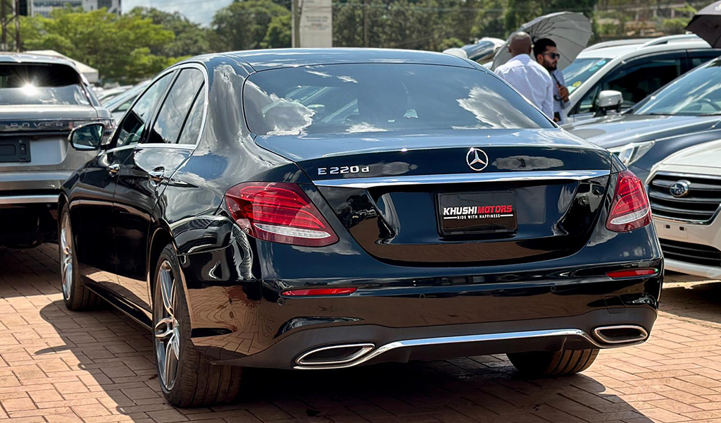 2017 Mercedes-Benz E-Class E220D image-11