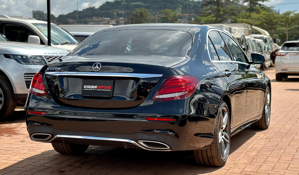 2017 Mercedes-Benz E-Class E220D image-12