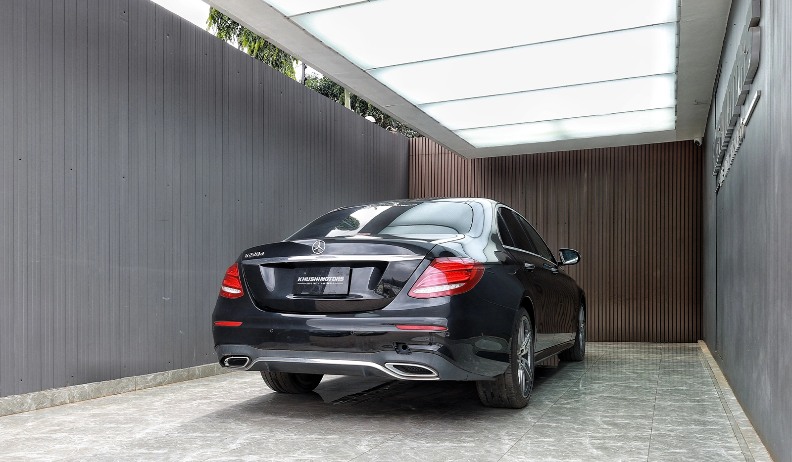 2017 Mercedes-Benz E-Class E220D image-19