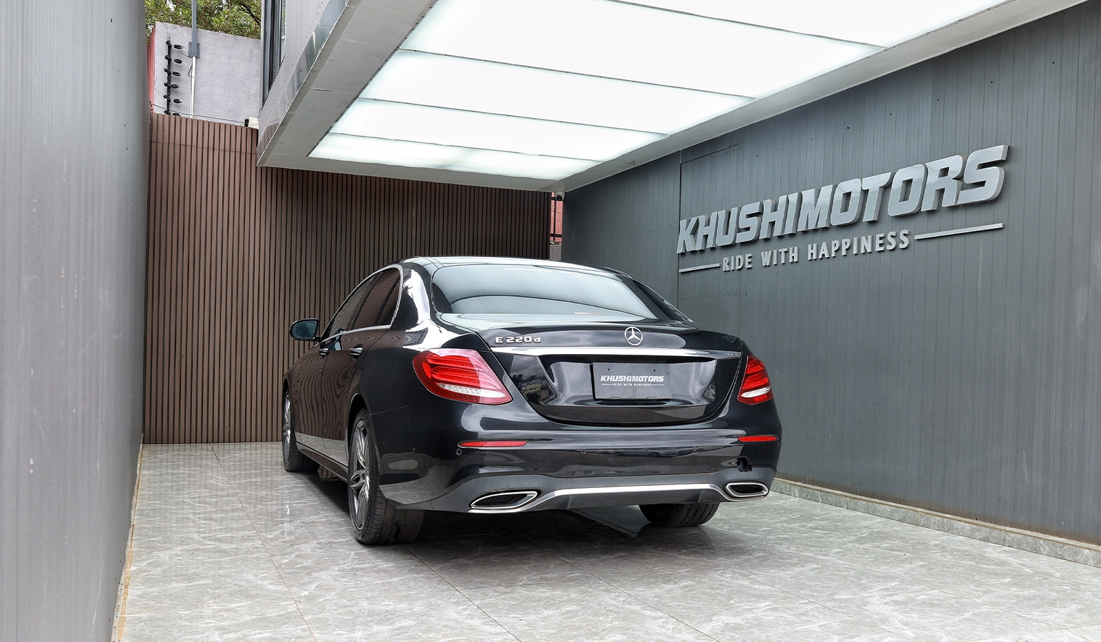 2017 Mercedes-Benz E-Class E220D image-21