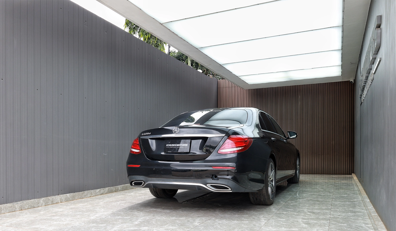 2017 Mercedes-Benz E-Class E220D image-25