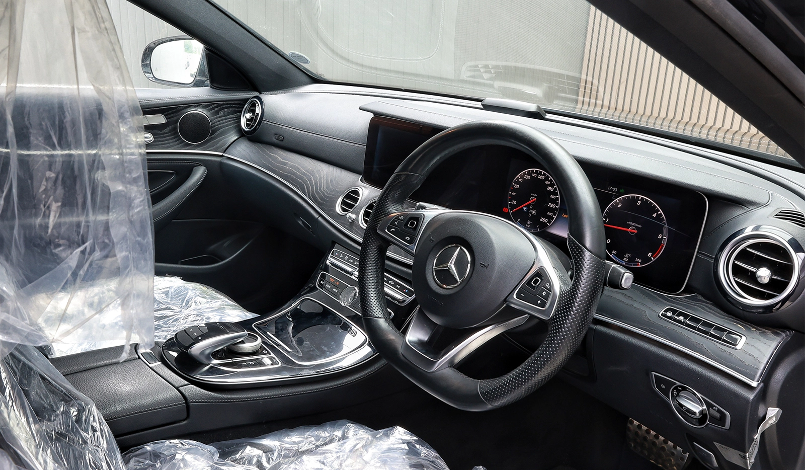 2017 Mercedes-Benz E-Class E220D image-28