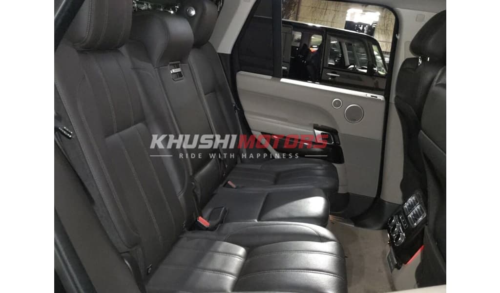 2017 Land Rover Range Rover Vogue image-7