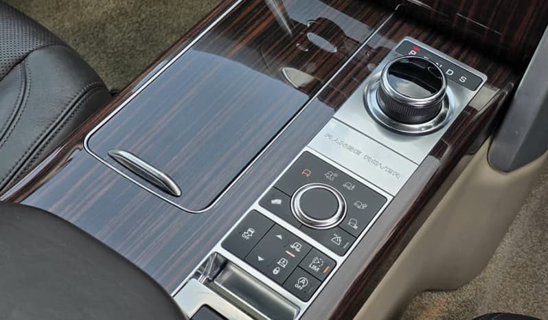 2017 Land Rover Range Rover Vogue image-15
