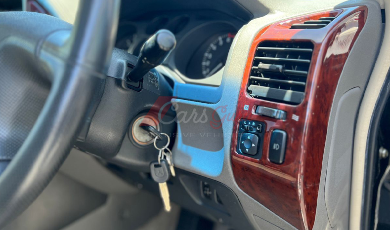 2005 Mitsubishi Pajero image-12