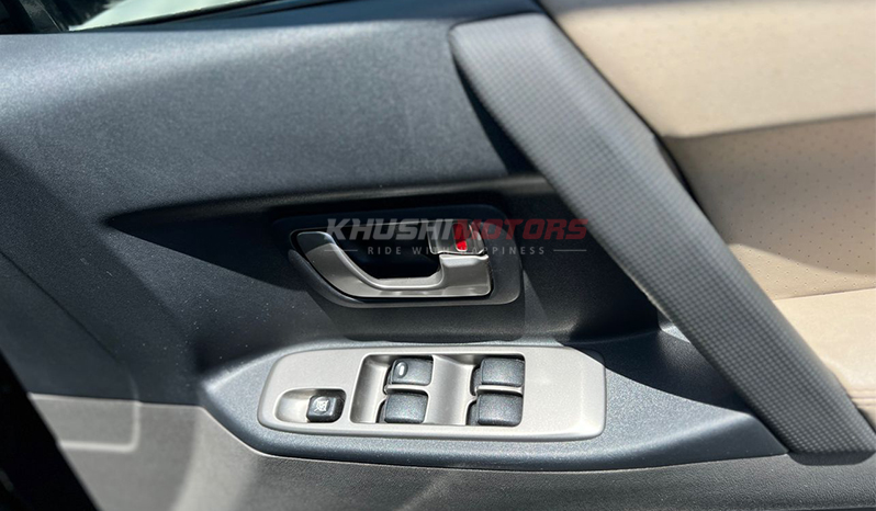 2005 Mitsubishi Pajero image-16