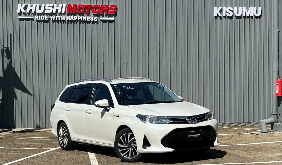 2018 Toyota Corolla Fielder Hybrid image-1