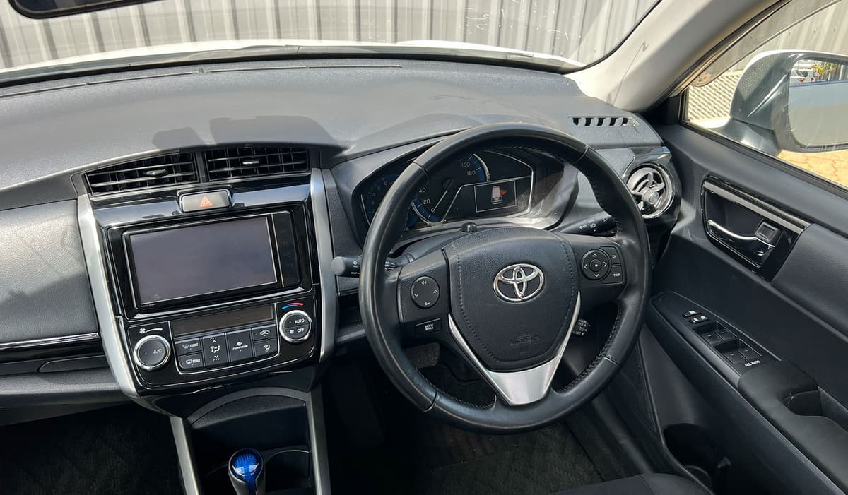 2018 Toyota Corolla Fielder Hybrid image-6