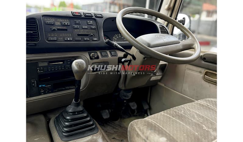 1994 Toyota Coaster image-11