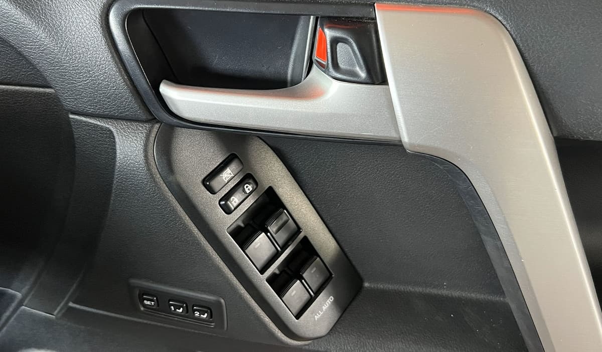 2021 Toyota Land Cruiser Prado VXL image-5