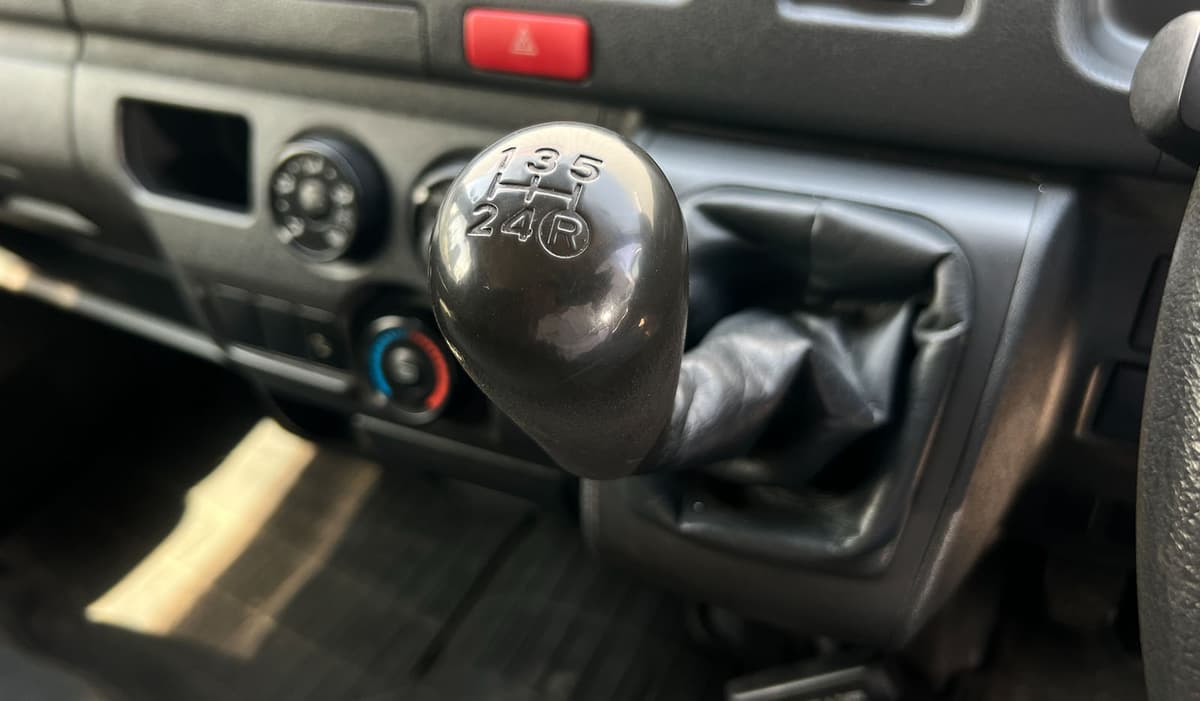 2018 Toyota Hiace DX image-9