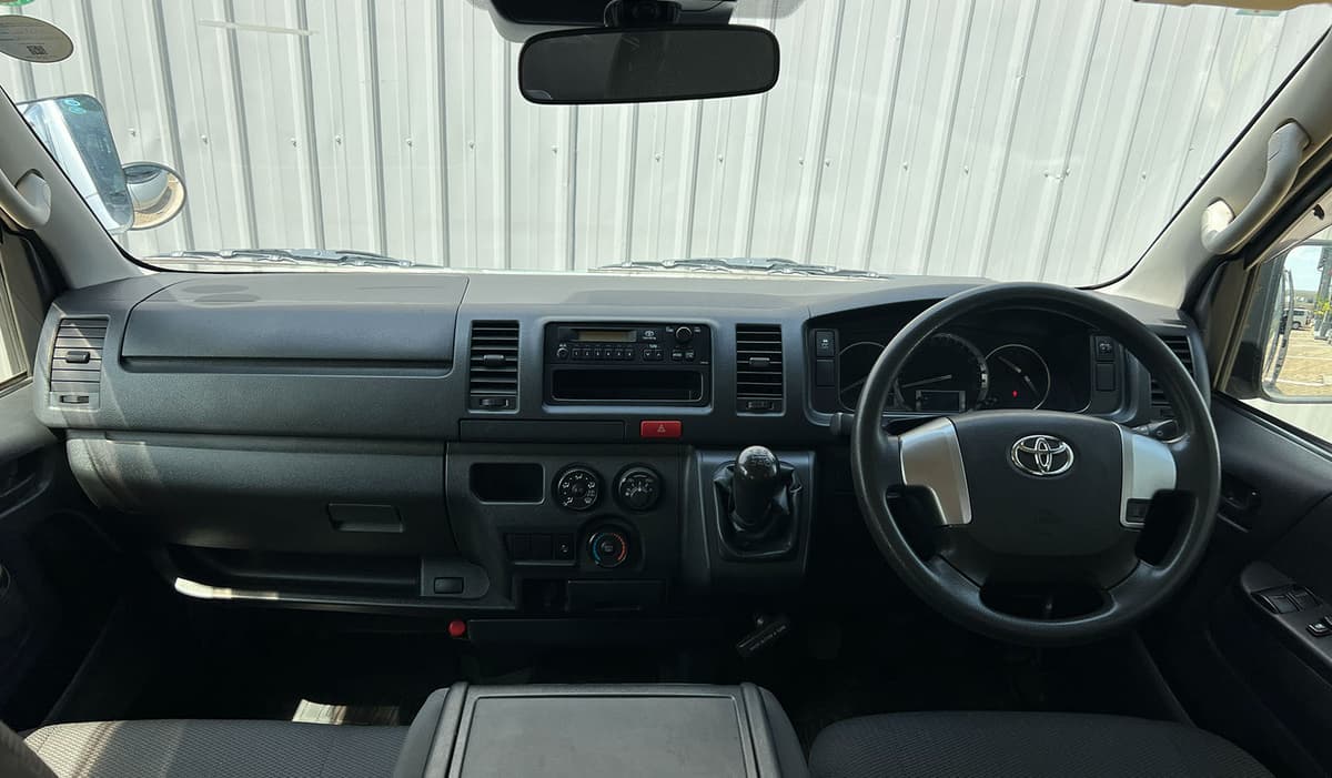 2018 Toyota Hiace DX image-7