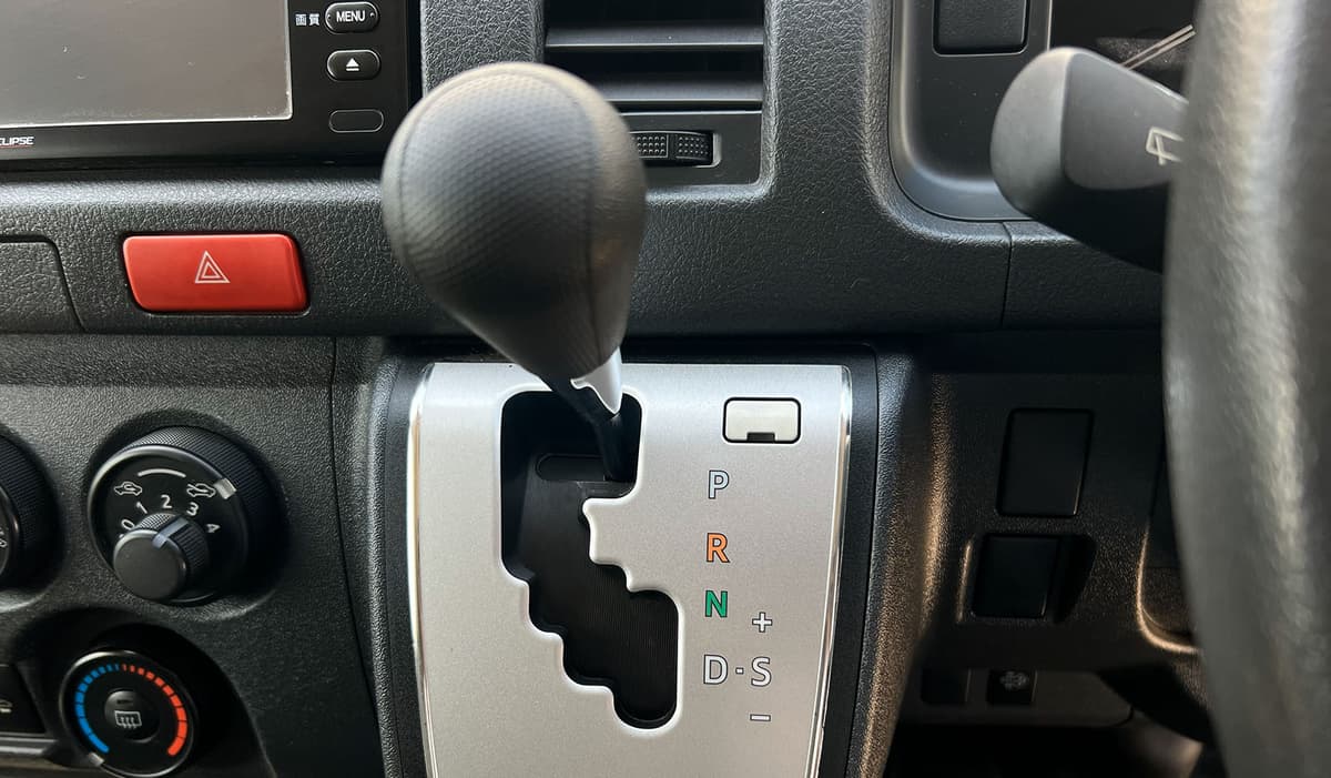 2018 Toyota Hiace DX GL image-5