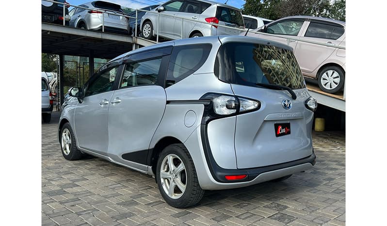 2016 Toyota Sienta XV-Package image-5