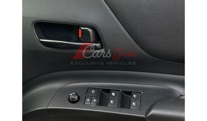 2016 Toyota Sienta XV-Package image-7