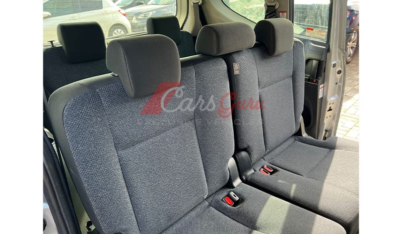 2016 Toyota Sienta XV-Package image-9