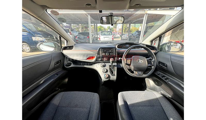 2016 Toyota Sienta XV-Package image-15