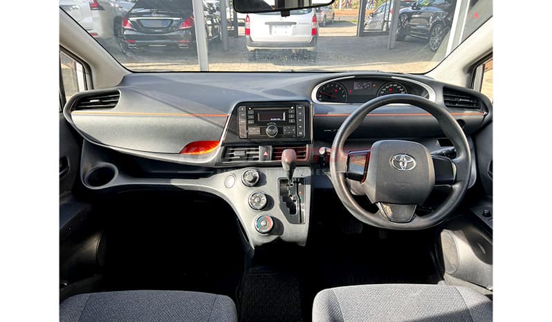 2016 Toyota Sienta XV-Package image-16