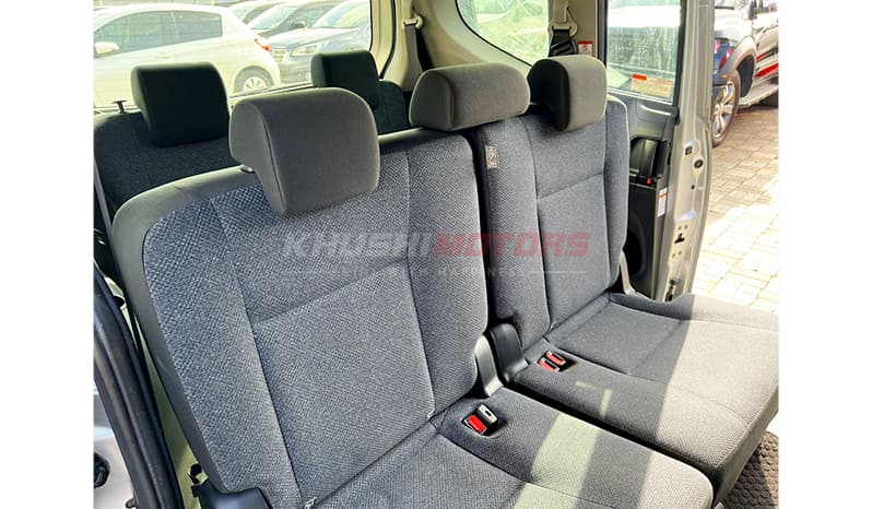 2016 Toyota Sienta XV-Package image-17