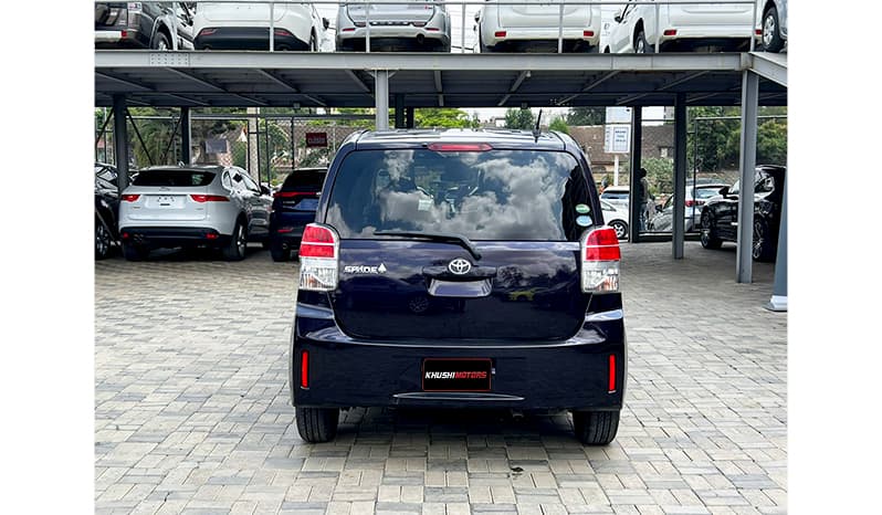 2016 Toyota Spade F image-12
