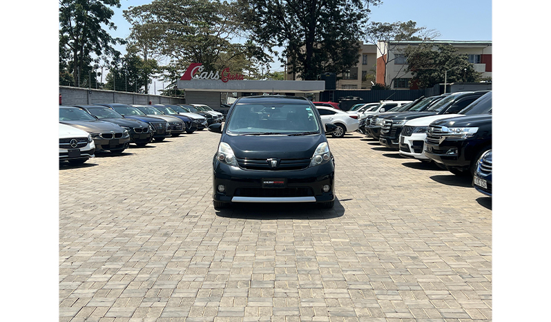 2017 Toyota Isis Platana image-2