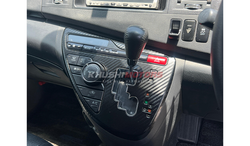 2017 Toyota Isis Platana image-14