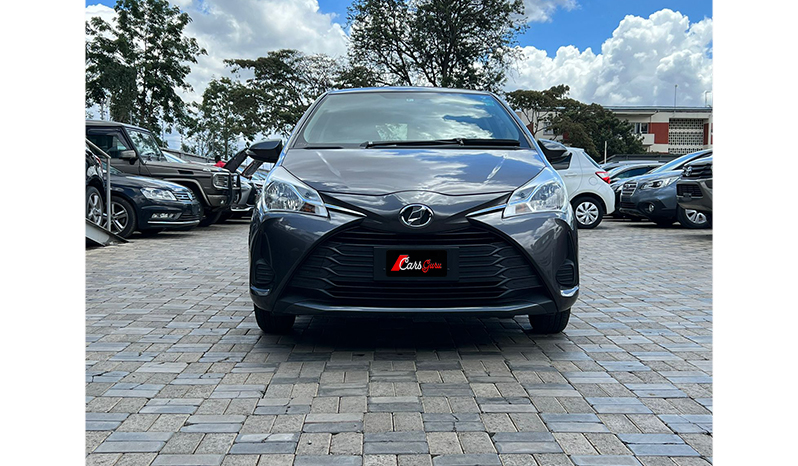 2017 Toyota Vitz F image-1