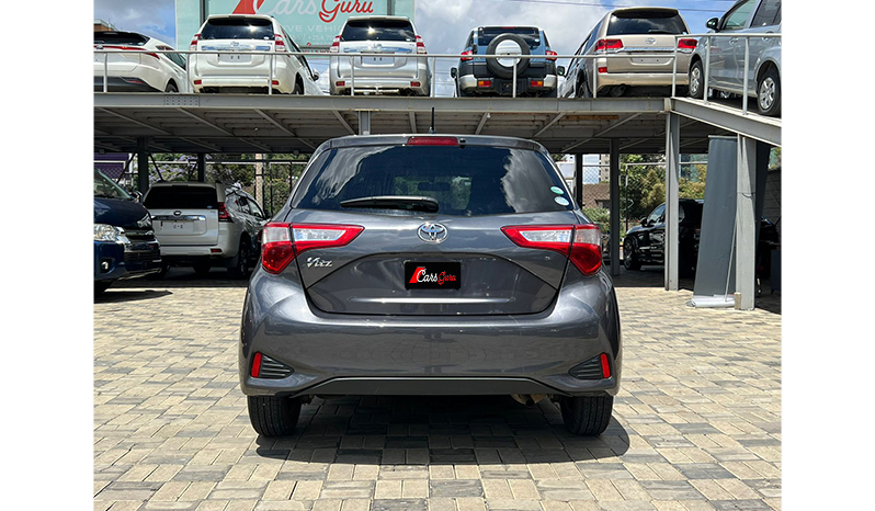 2017 Toyota Vitz F image-2