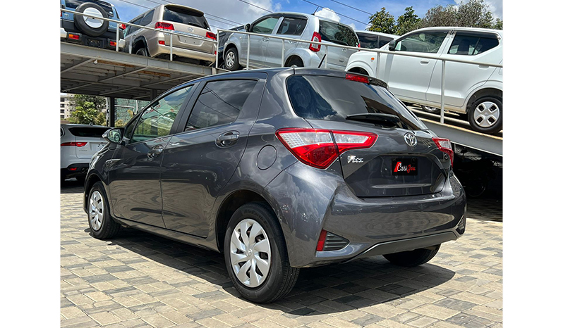 2017 Toyota Vitz F image-10