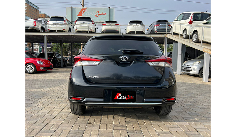 2016 Toyota Auris X image-4