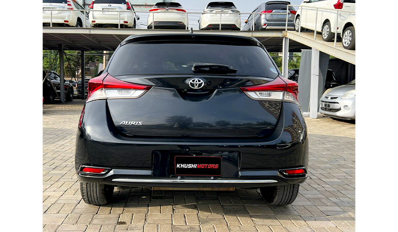 2016 Toyota Auris X image-13