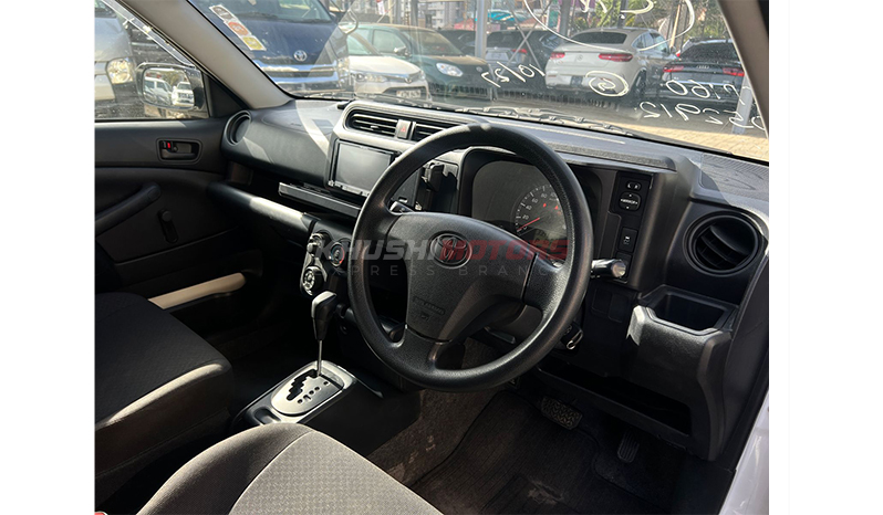 2016 Toyota Probox DX Comfort image-8