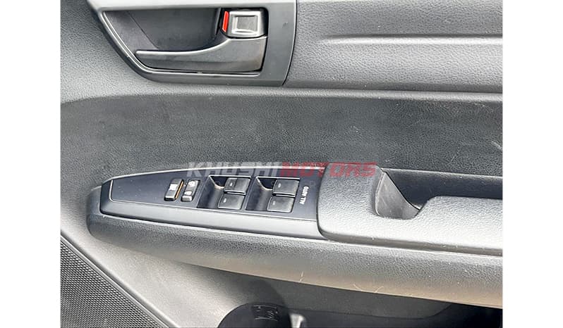 2016 Toyota Axio X image-5