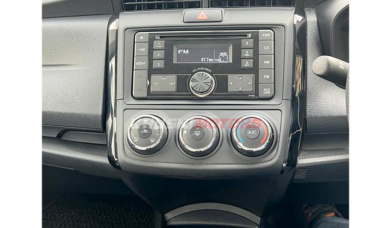 2016 Toyota Axio X image-8
