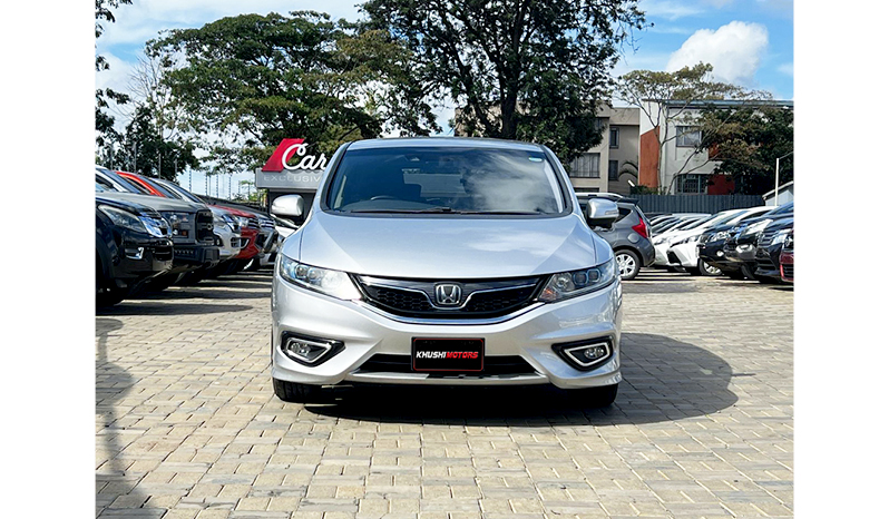 2017 Honda Jade Hybrid image-1